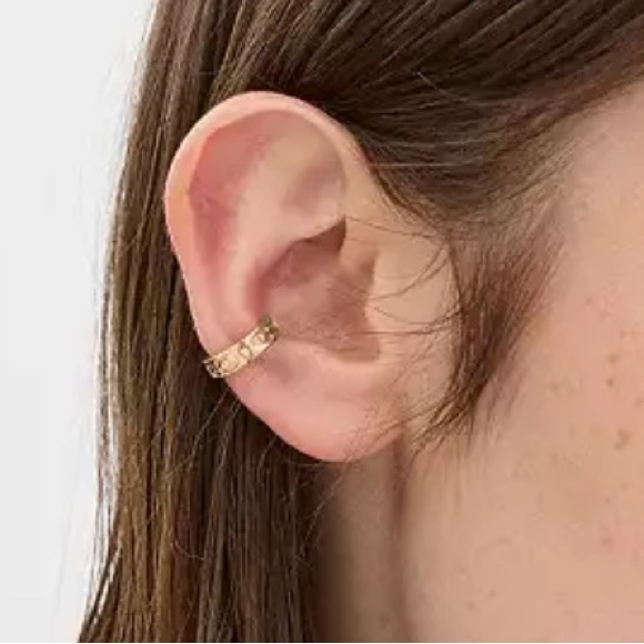 COACH Signature Kissing C’s Ear Cuff - Picture 4 of 6